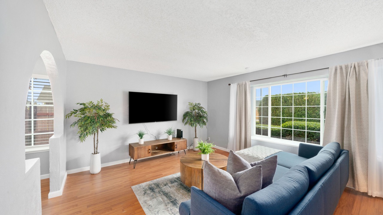 Photo of Livingroom in Southwestern Sacramento