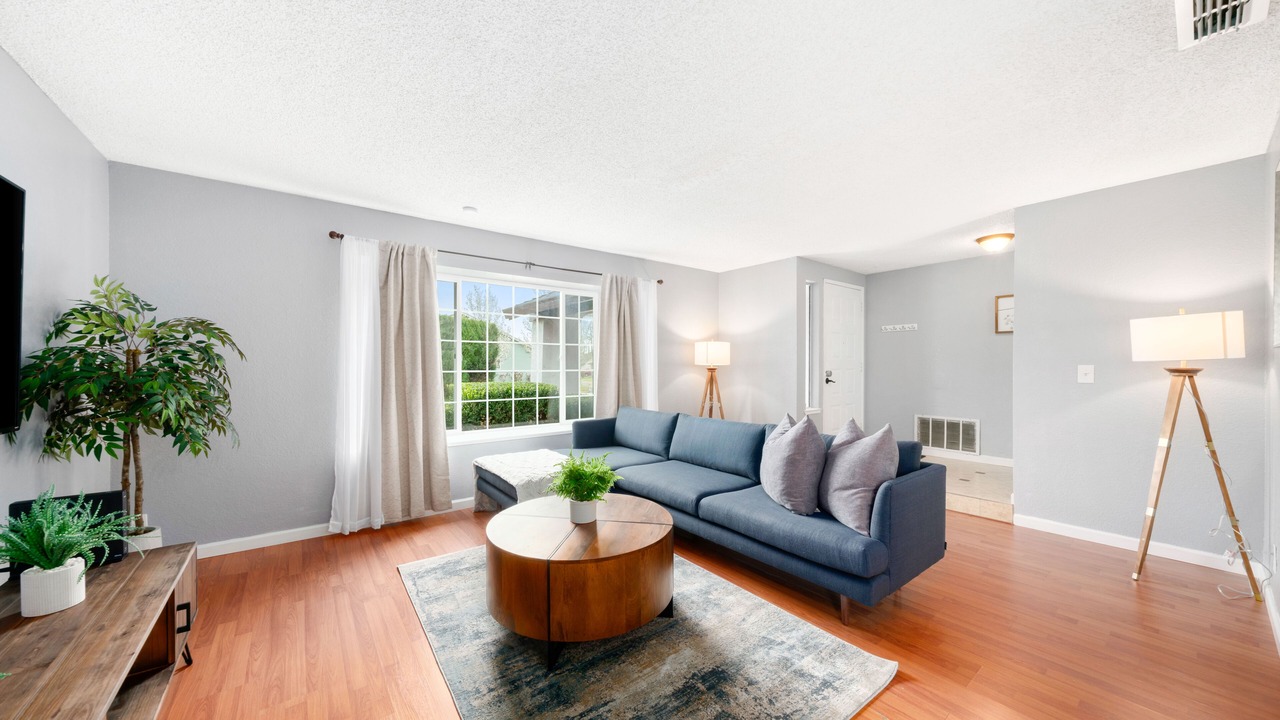 Photo of Livingroom in Southwestern Sacramento