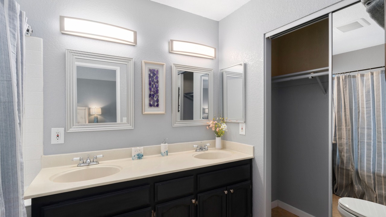 Photo of Bathroom in Southwestern Sacramento