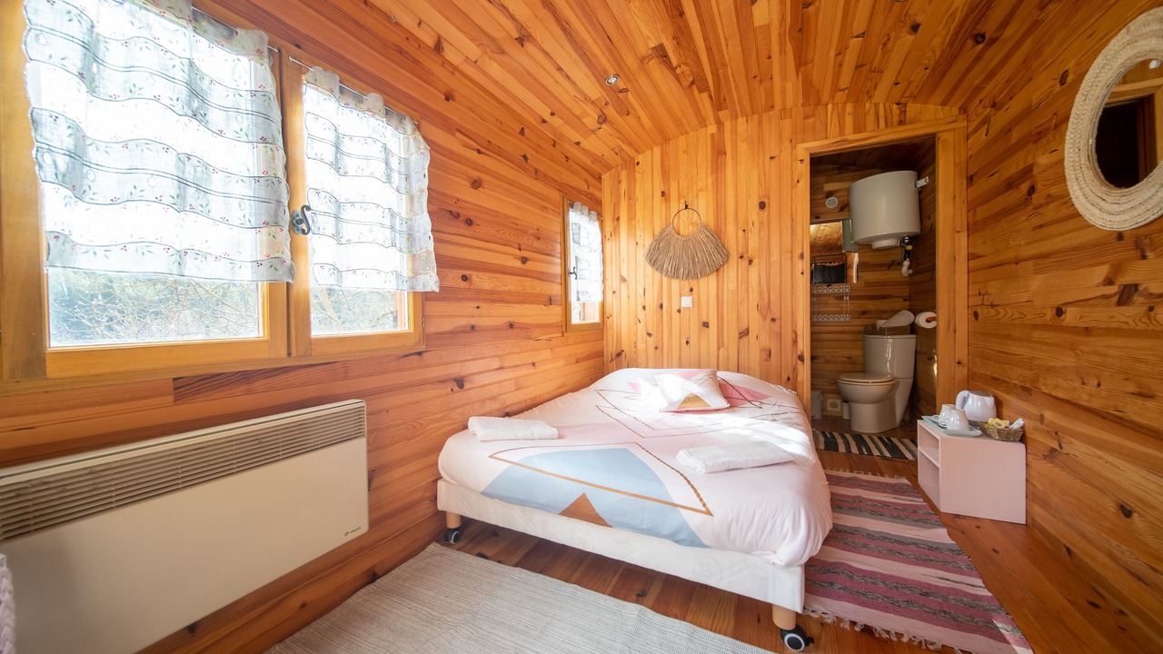 Photo of Bedroom in Saint-Julien-d'Arpaon