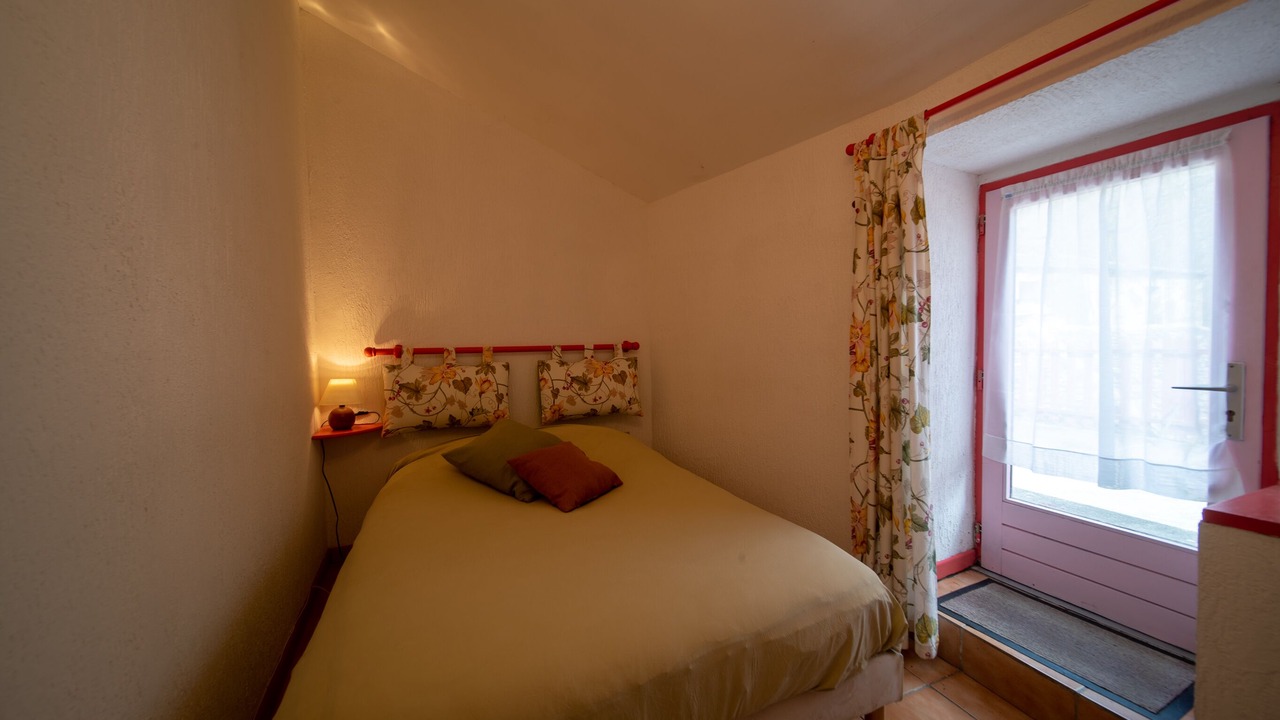 Photo of Bedroom in Saint-Julien-d'Arpaon