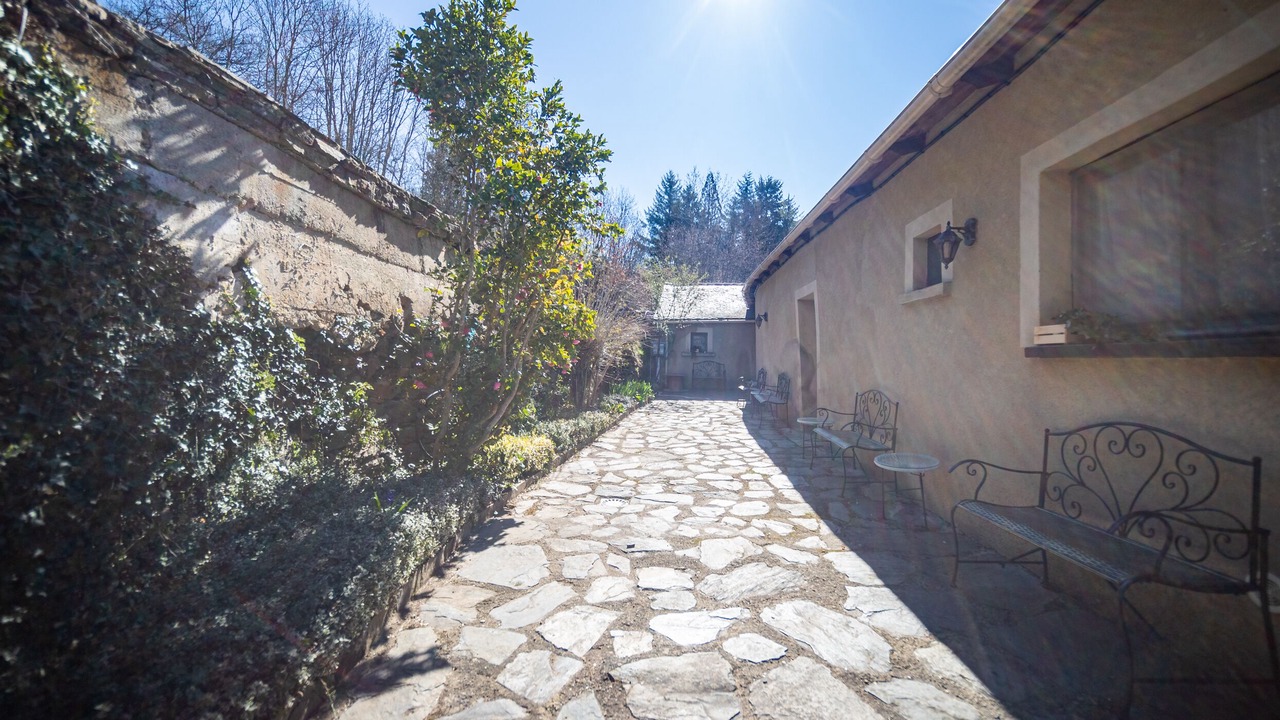 Photo of Patio Balcony in Saint-Julien-d'Arpaon
