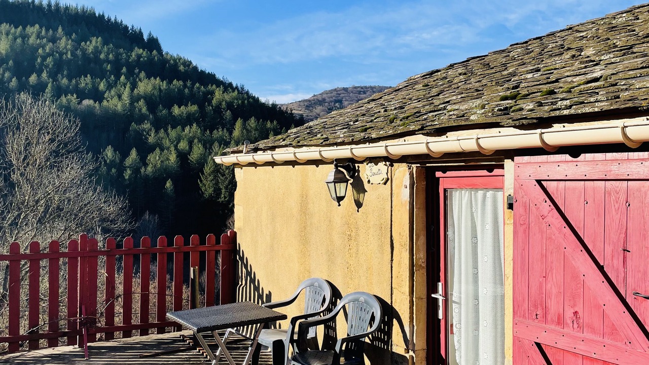 Photo of Patio Balcony in Saint-Julien-d'Arpaon