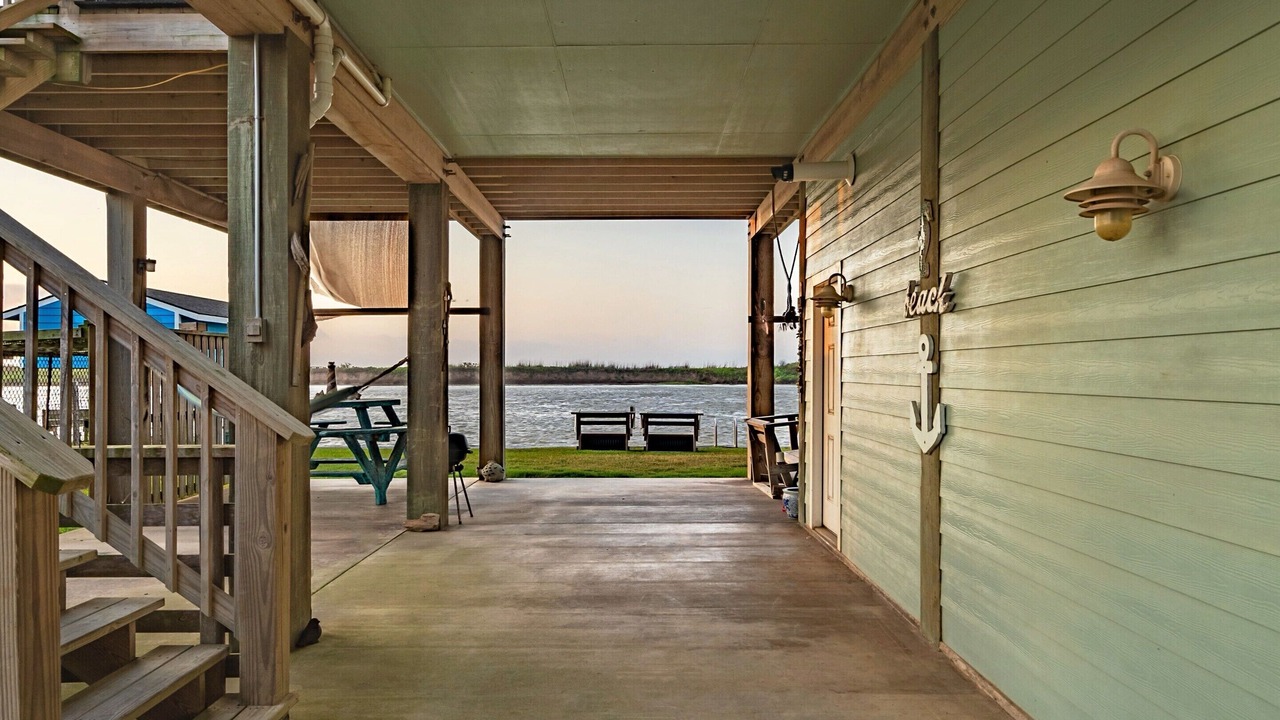 Photo of Patio Balcony in Cedar Lane