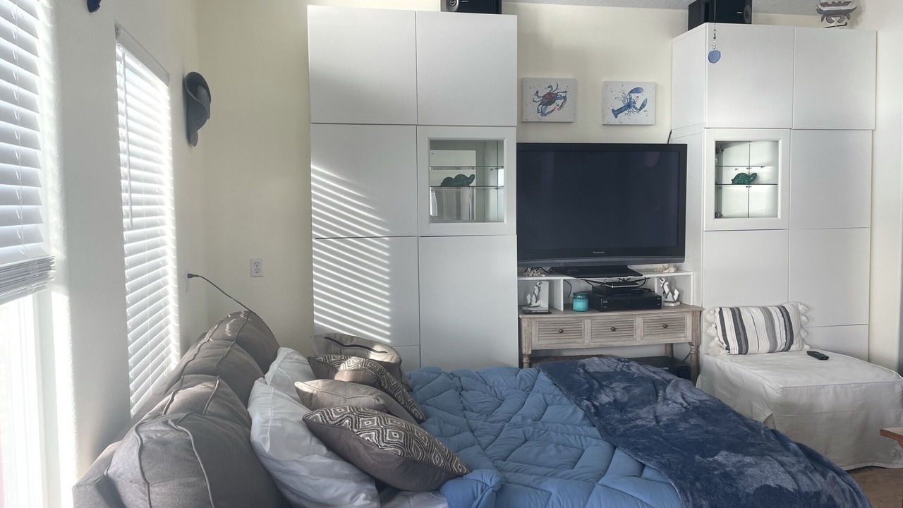 Photo of Livingroom in Cedar Lane