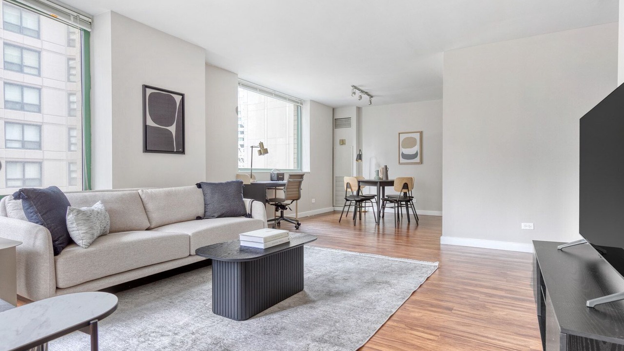 Photo of Livingroom in Streeterville