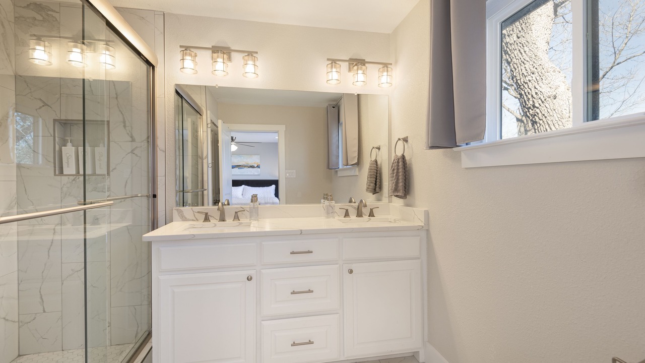 Photo of Bathroom in Pottsboro