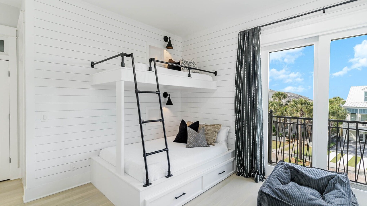 Photo of Bedroom in Delos