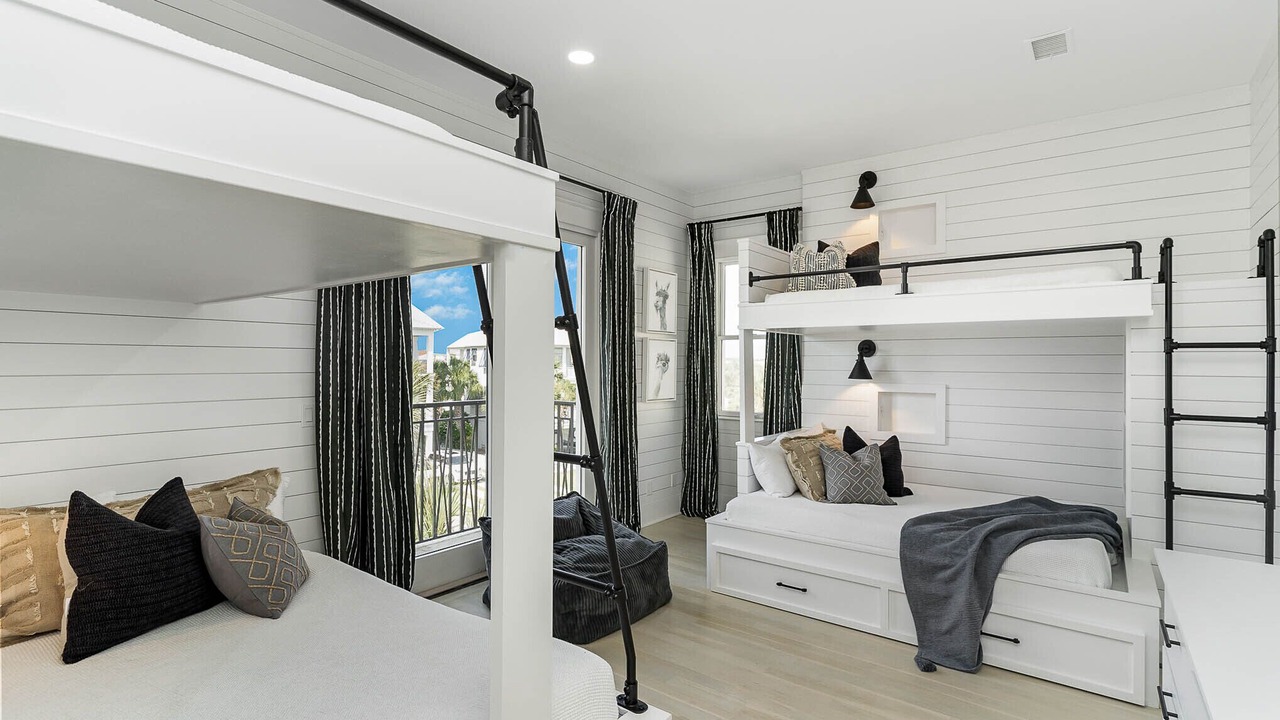 Photo of Bedroom in Delos