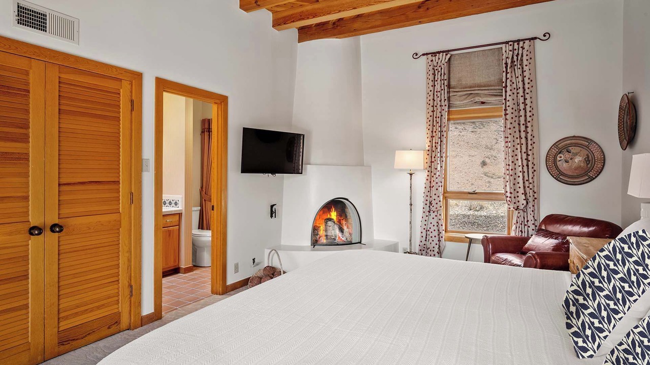 Photo of Bedroom in Nambe Pueblo