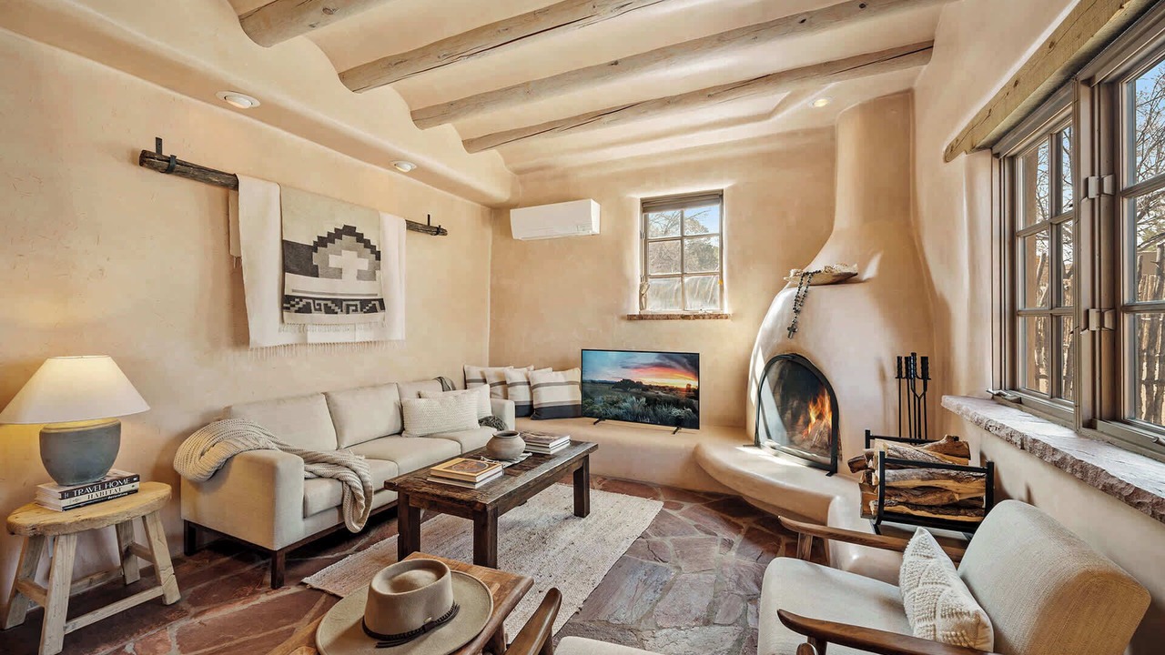 Photo of Livingroom in Historic Eastside