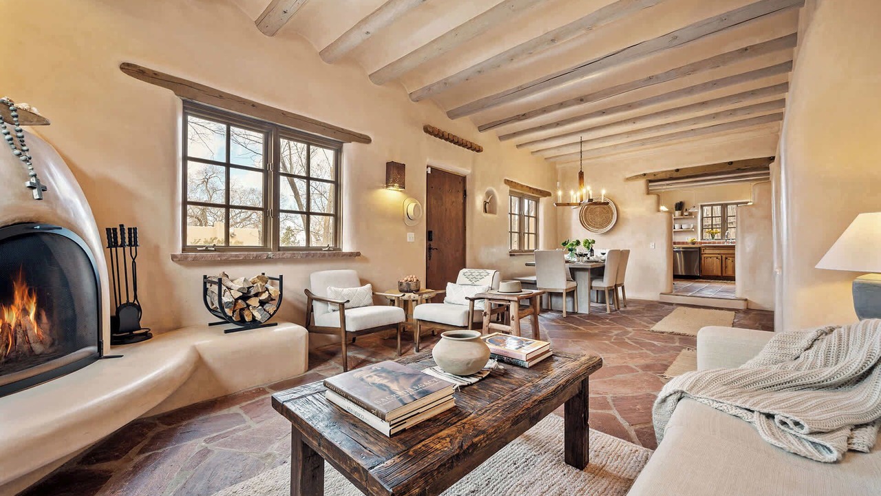 Photo of Livingroom in Historic Eastside