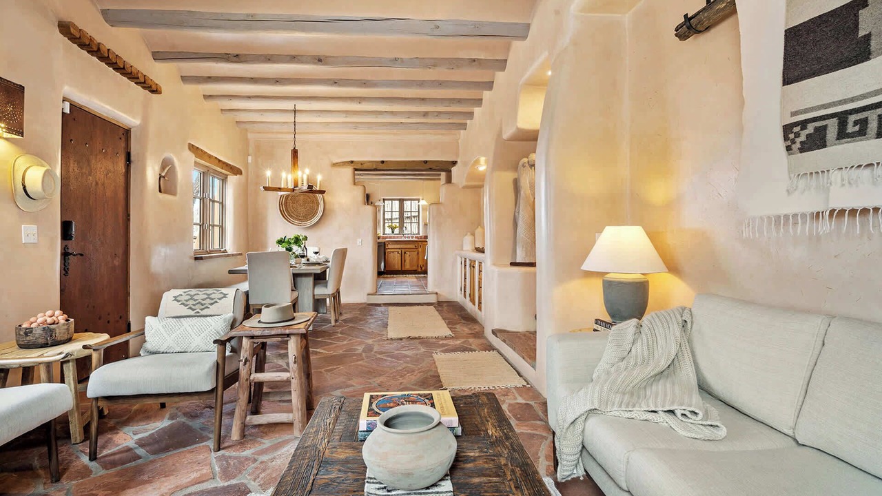 Photo of Livingroom in Historic Eastside