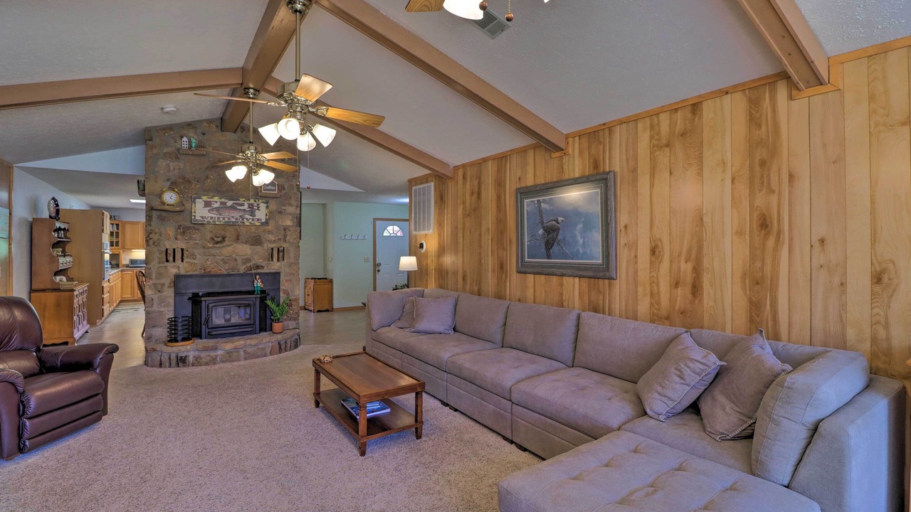 Photo of Livingroom in Lone Rock