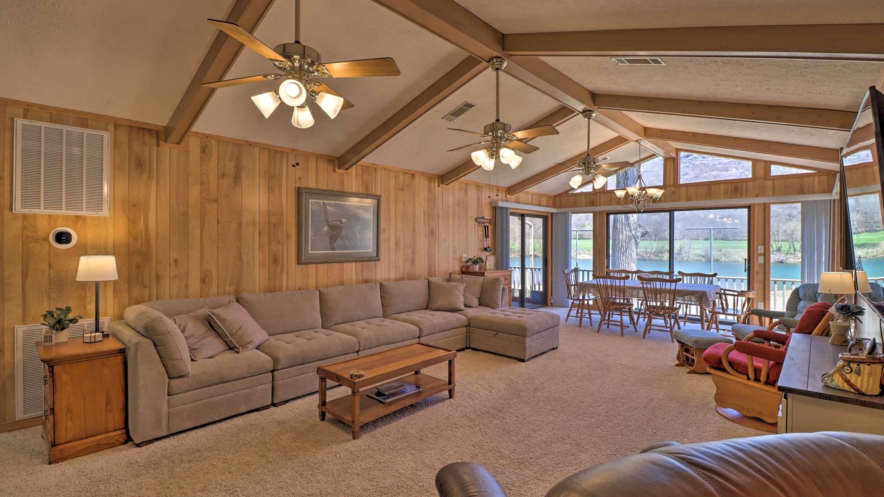 Photo of Bedroom in Lone Rock
