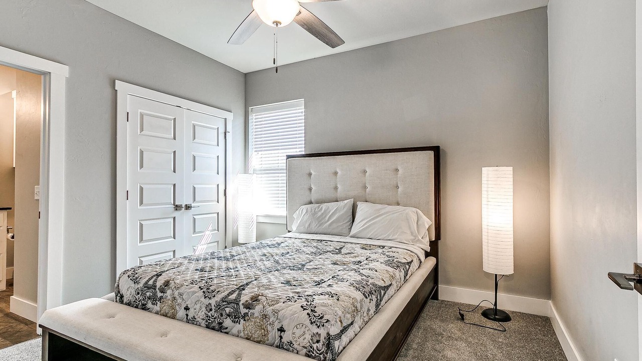 Photo of Bedroom in Corridor South