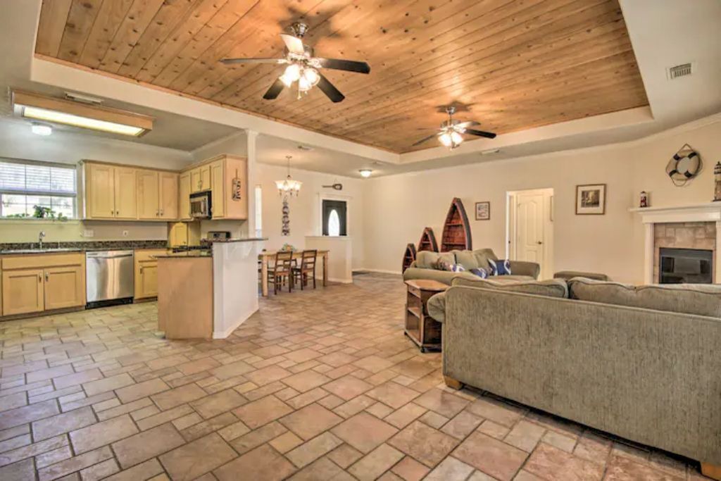 Photo of Livingroom in Cape Royale