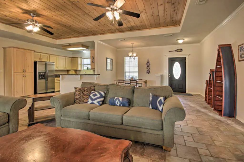 Photo of Livingroom in Cape Royale