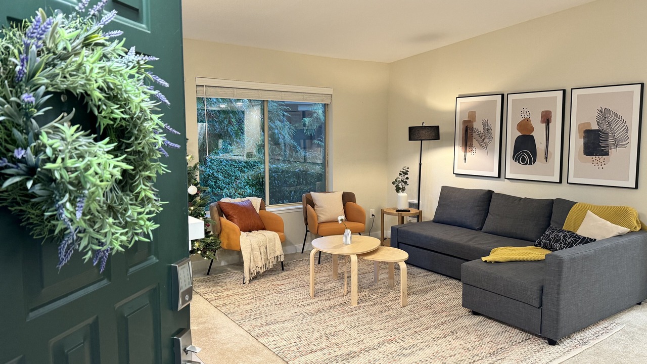 Photo of Livingroom in Northwest Bellevue