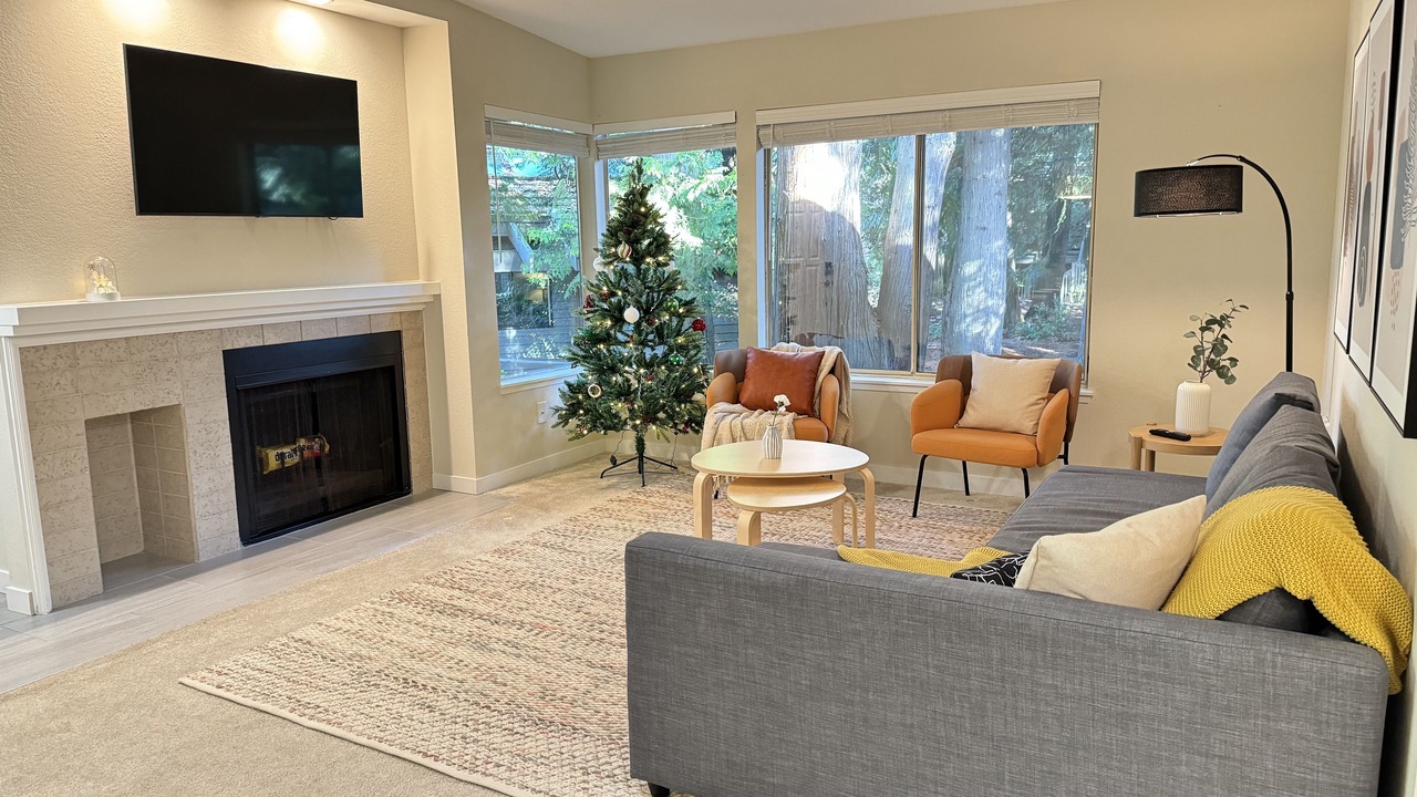 Photo of Livingroom in Northwest Bellevue