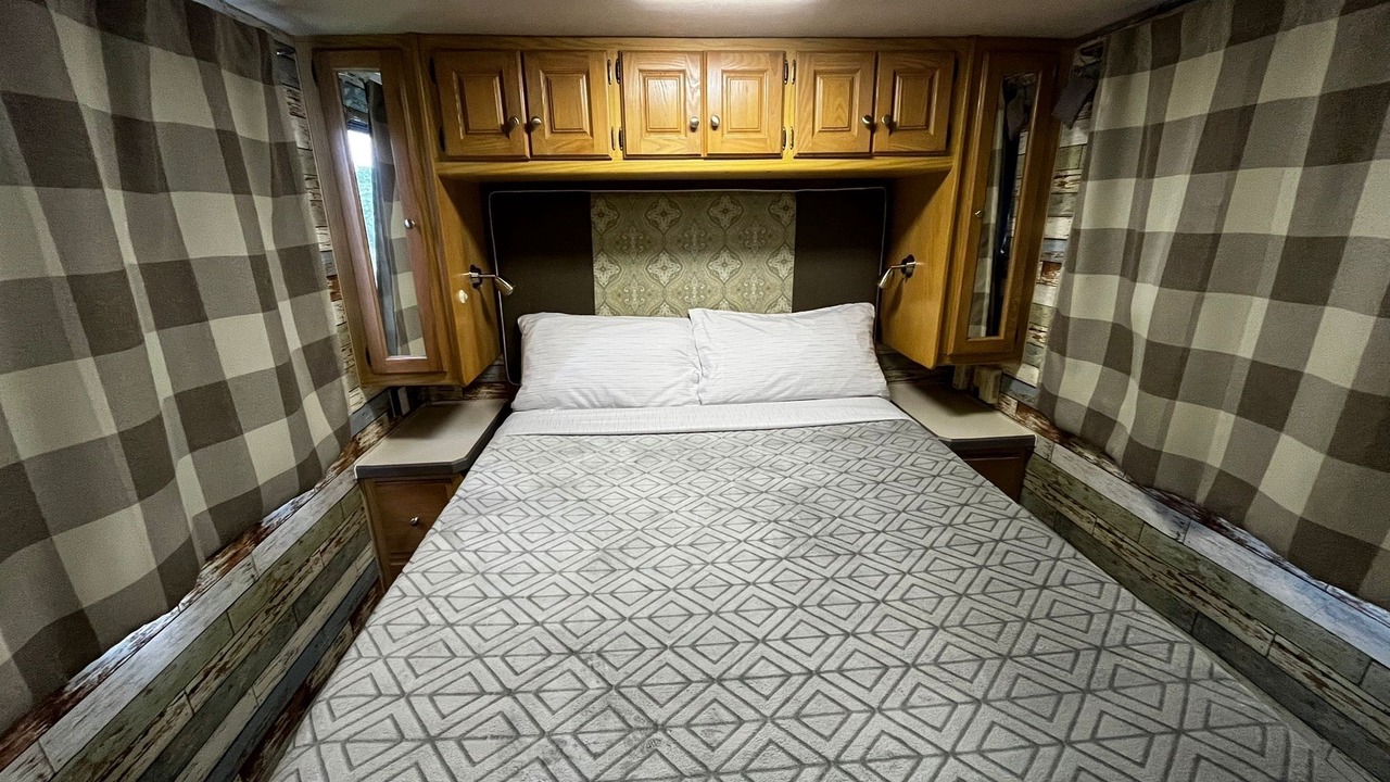 Photo of Bedroom in Ludlam