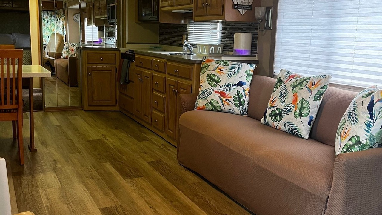Photo of Livingroom in Ludlam