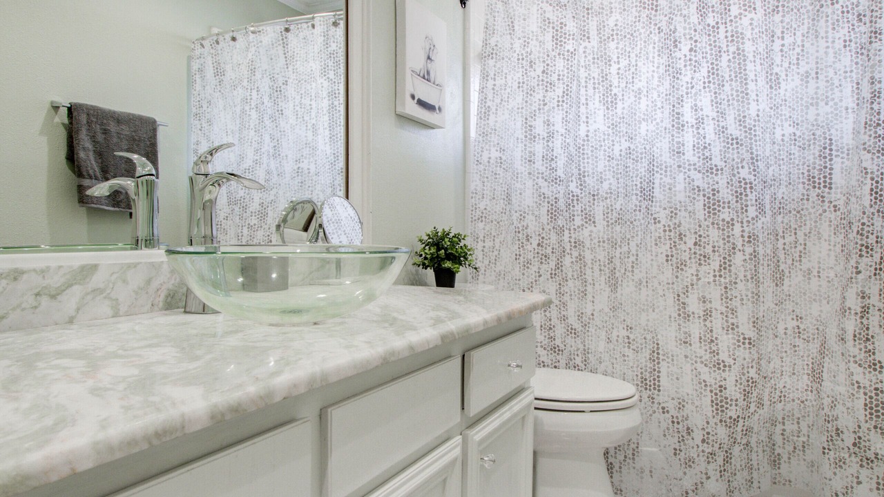 Photo of Bathroom in Windermere Lakes
