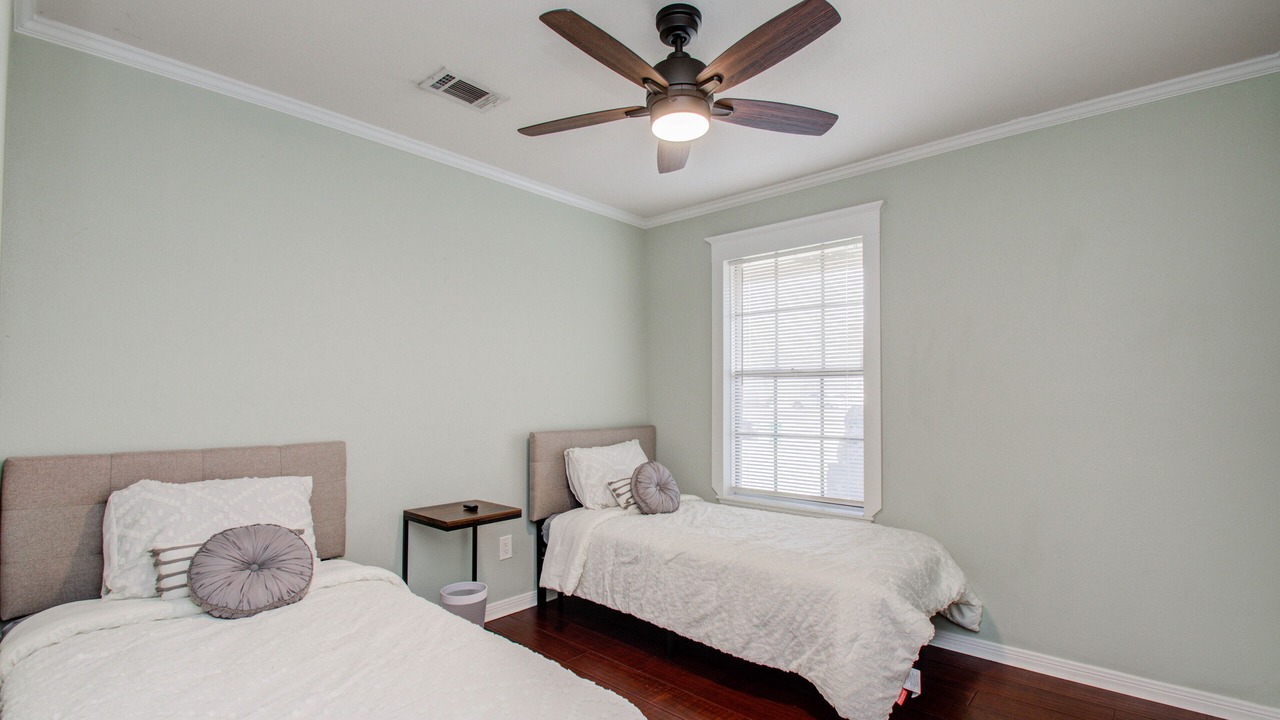 Photo of Bedroom in Windermere Lakes
