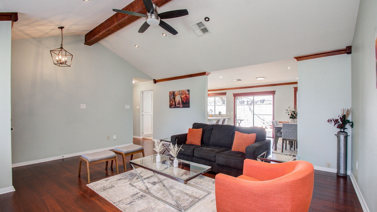 Photo of Livingroom in Windermere Lakes