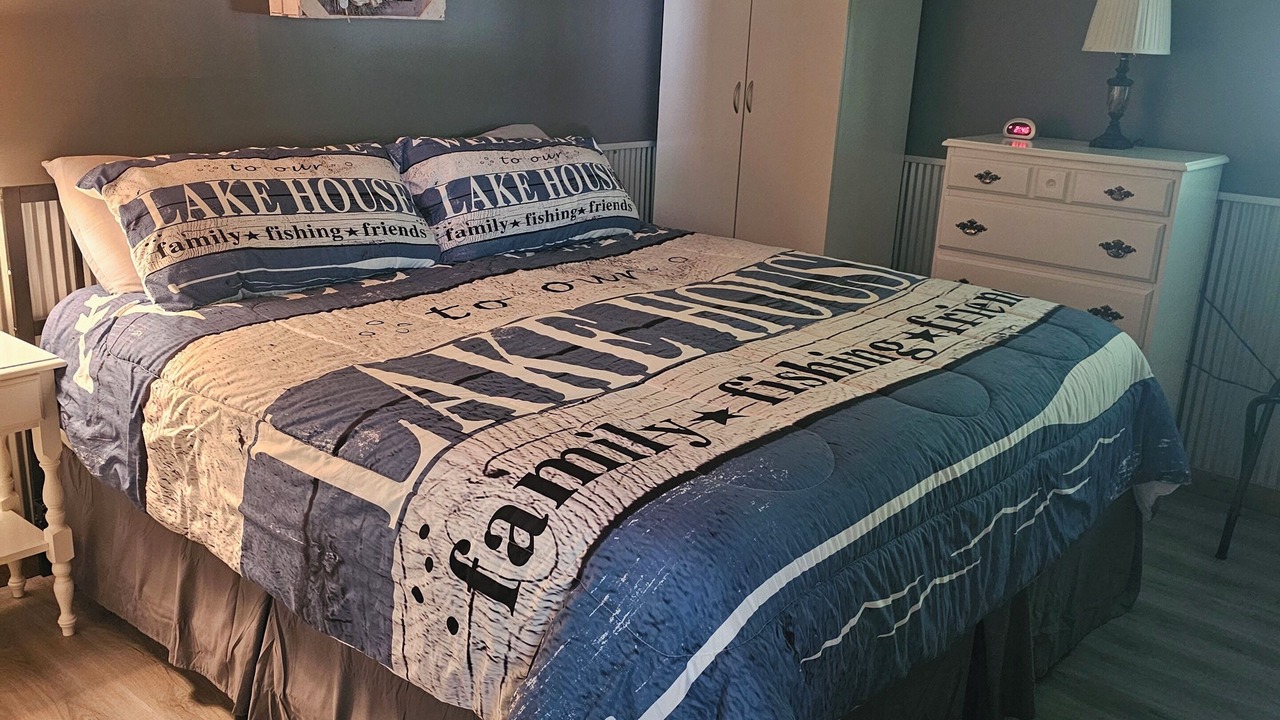 Photo of Bedroom in Kuttawa