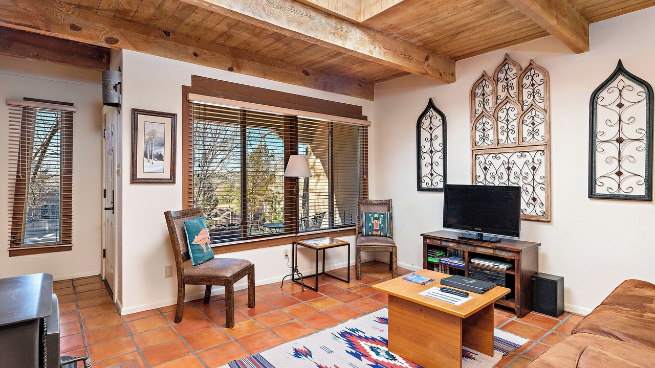 Photo of Livingroom in Northeast Santa Fe