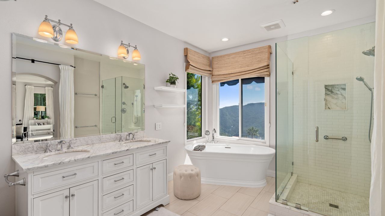 Photo of Bathroom in The Summit