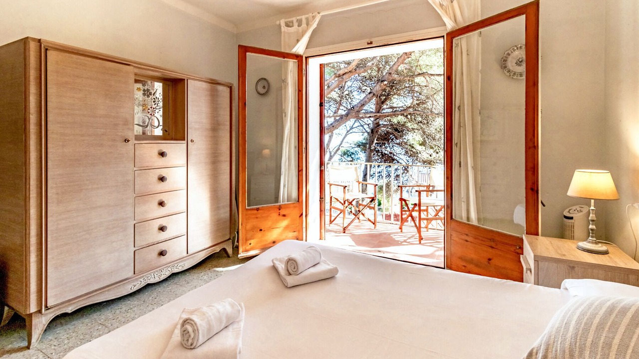 Photo of Bedroom in Llanca