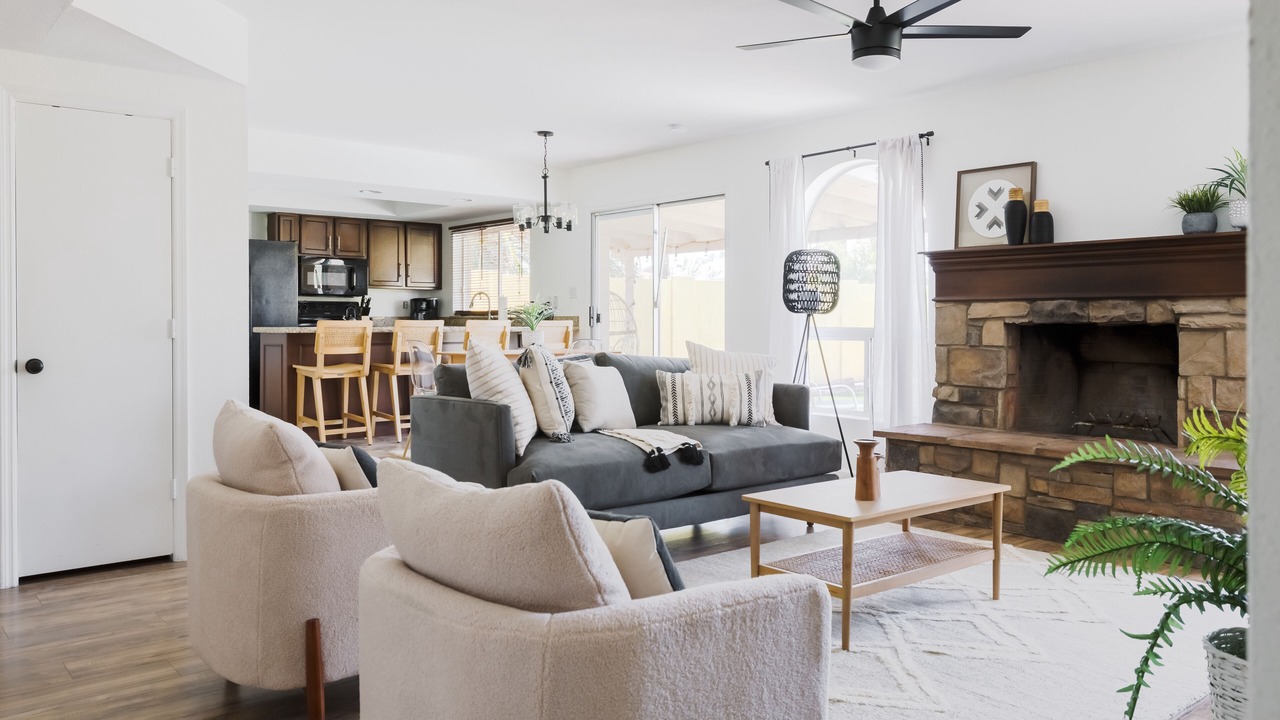 Photo of Livingroom in Desert Foothills Estates