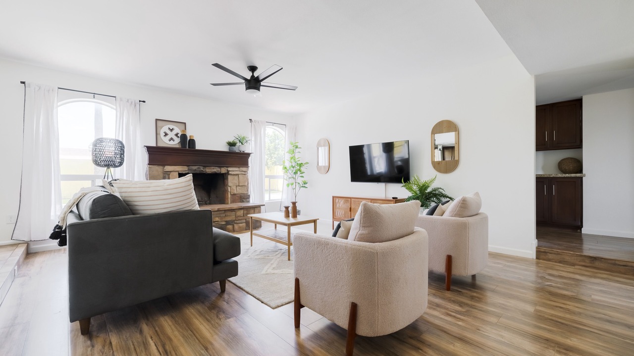 Photo of Livingroom in Desert Foothills Estates