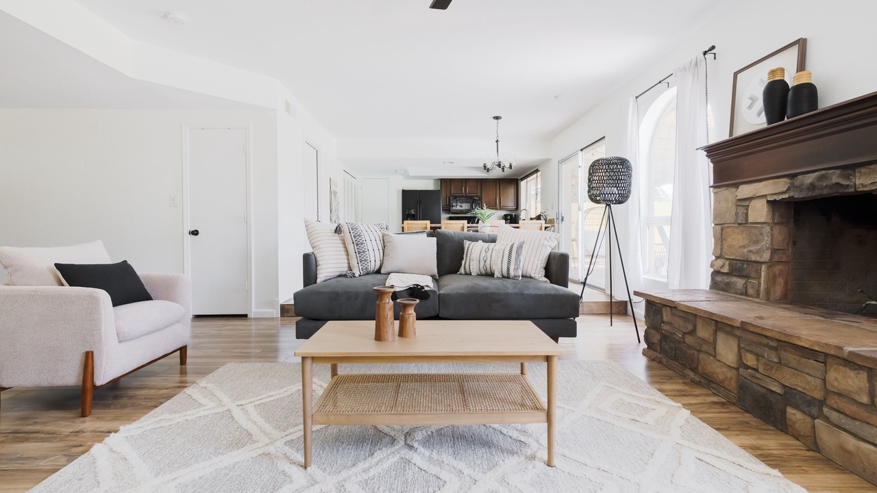 Photo of Livingroom in Desert Foothills Estates