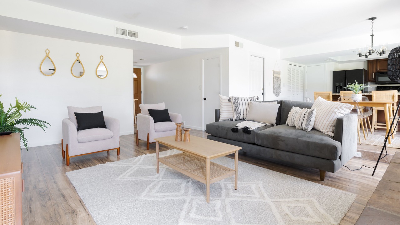 Photo of Livingroom in Desert Foothills Estates