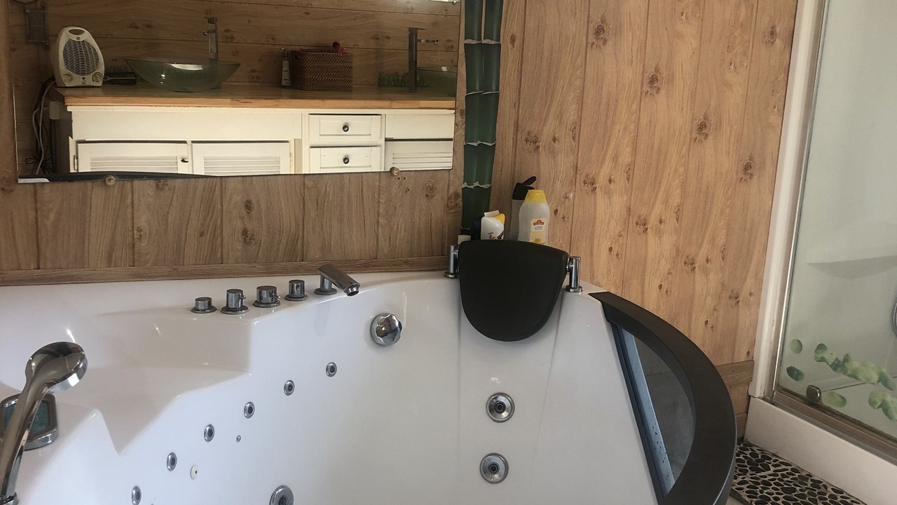 Photo of Bathroom in Les Peintures