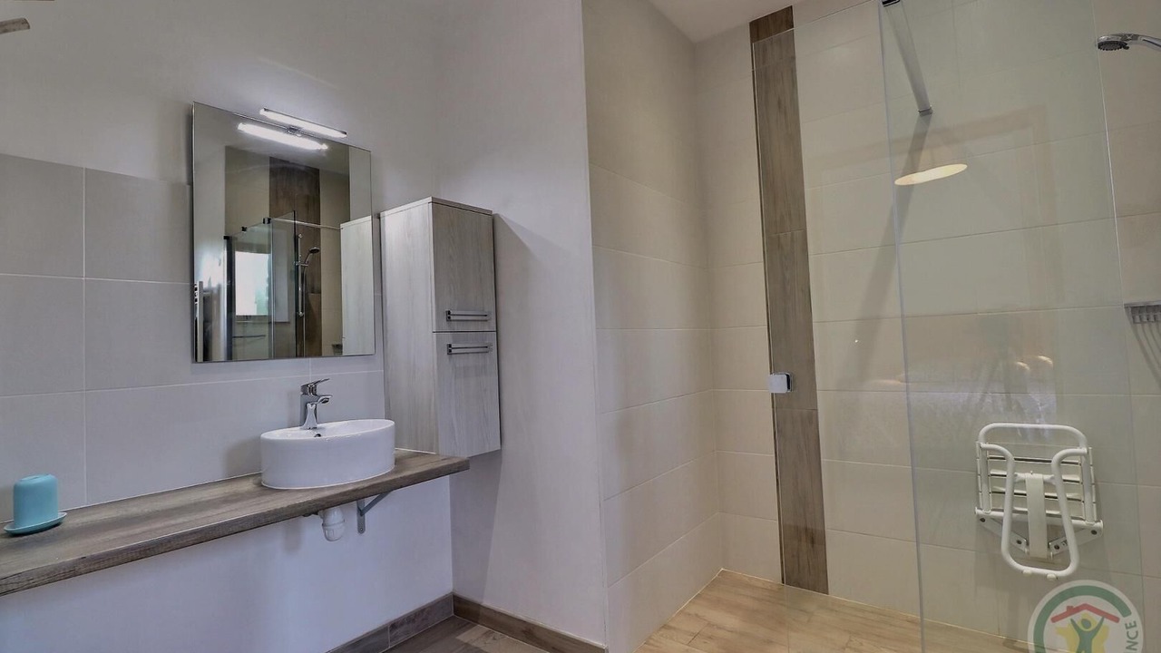 Photo of Bathroom in Saint-Coulomb