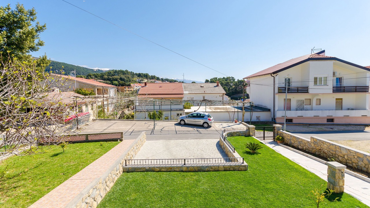Photo of Outdoor in Banjol