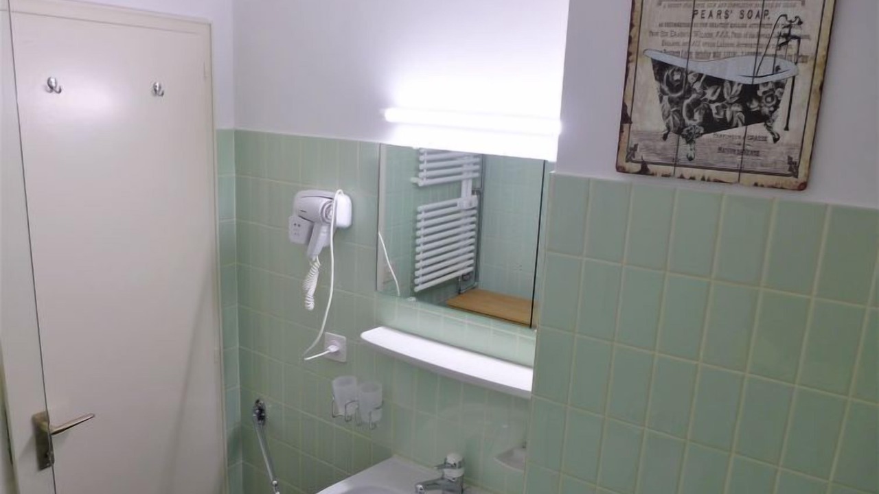 Photo of Bathroom in Lens