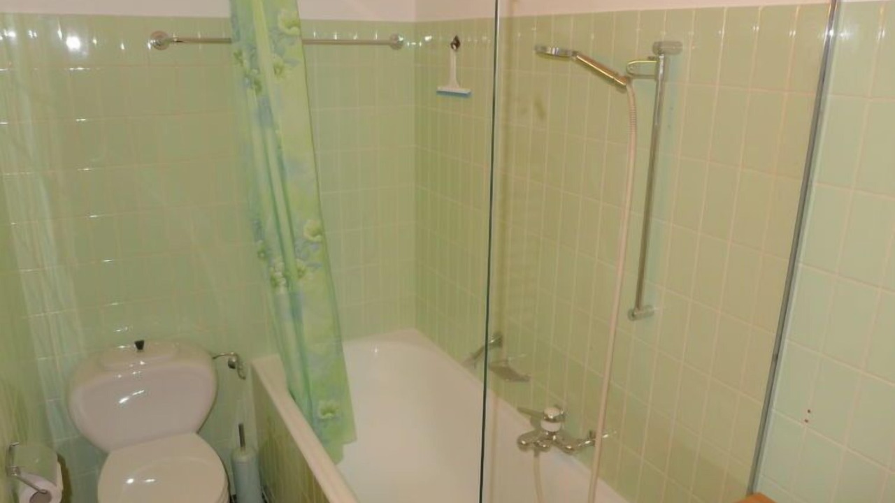 Photo of Bathroom in Lens
