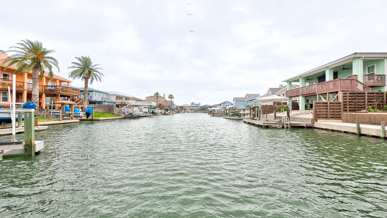 Photo of Outdoor in City-by-the Sea