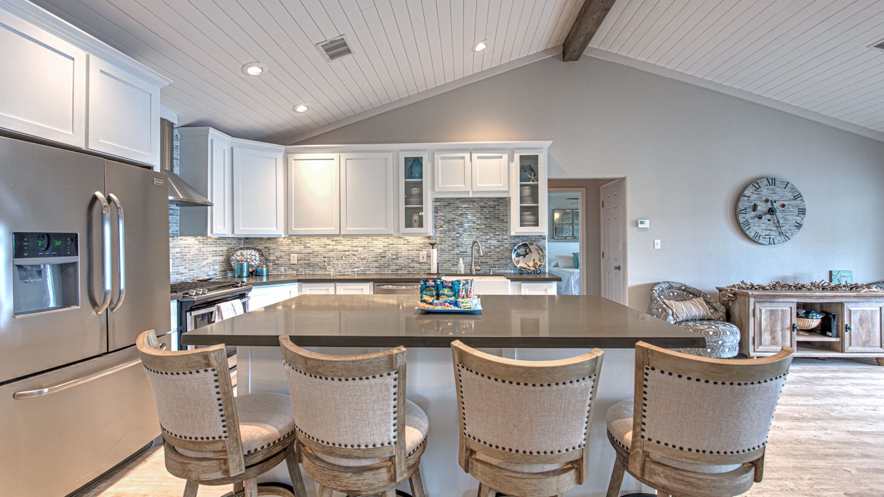 Photo of Kitchen in City-by-the Sea