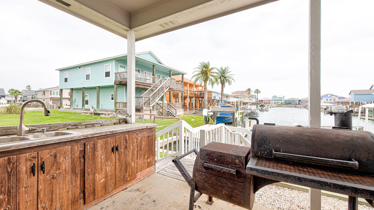 Photo of Outdoor in City-by-the Sea