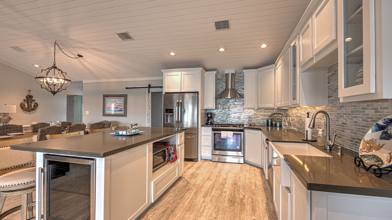 Photo of Kitchen in City-by-the Sea