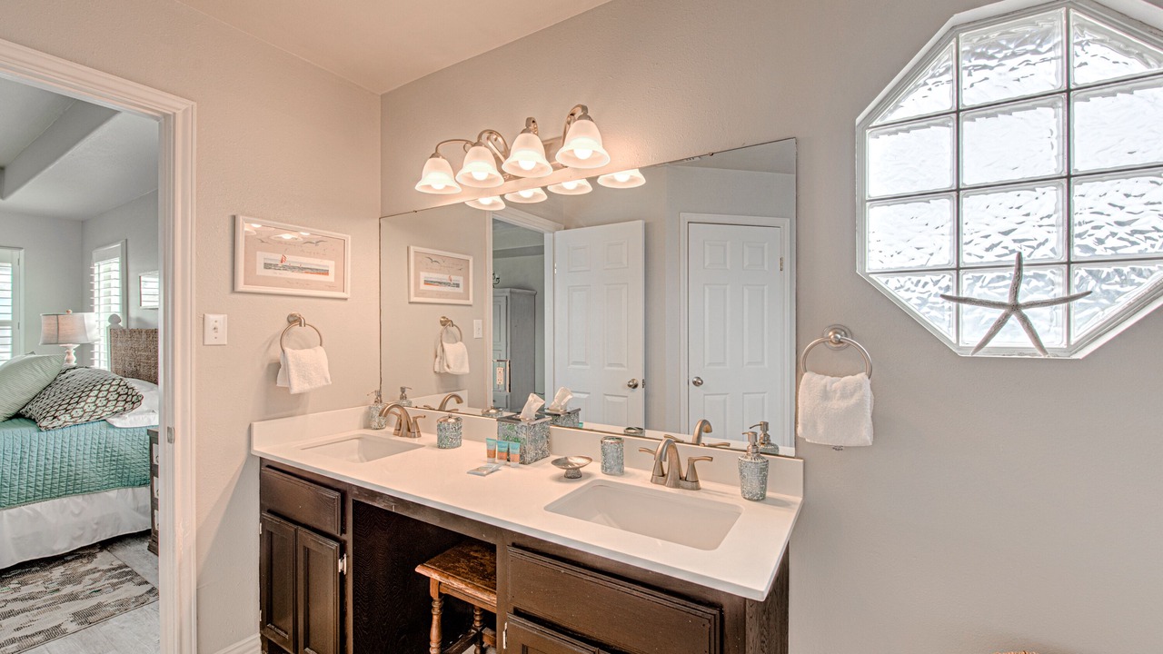 Photo of Bathroom in City-by-the Sea