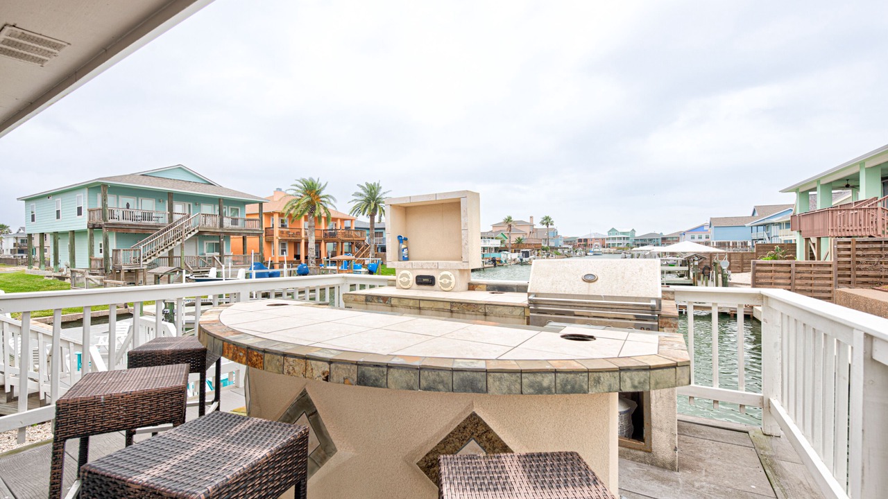 Photo of Outdoor in City-by-the Sea
