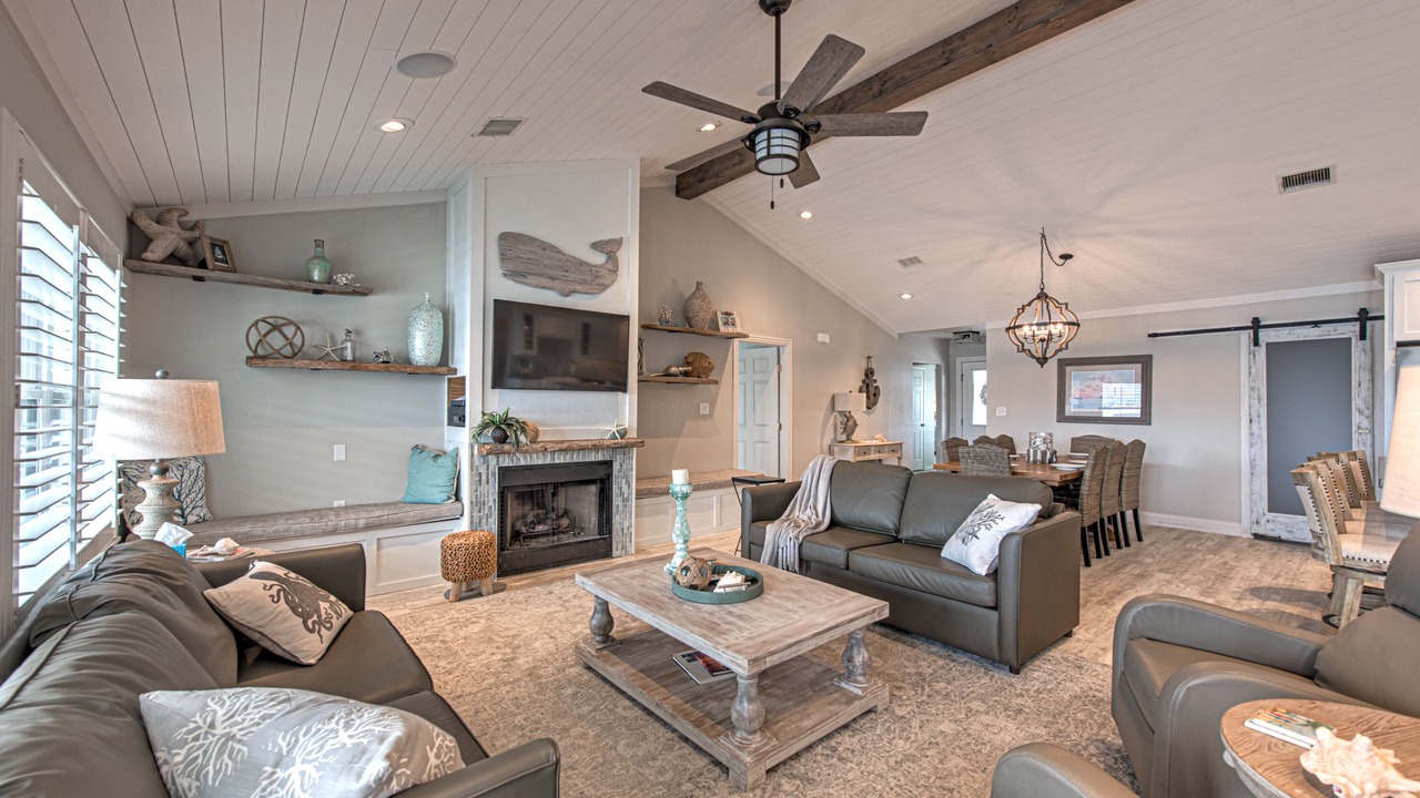 Photo of Livingroom in City-by-the Sea