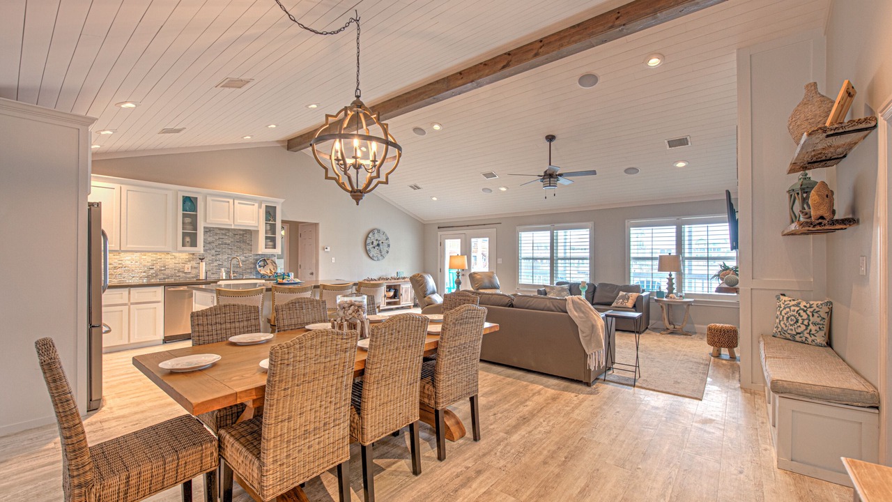 Photo of Livingroom in City-by-the Sea